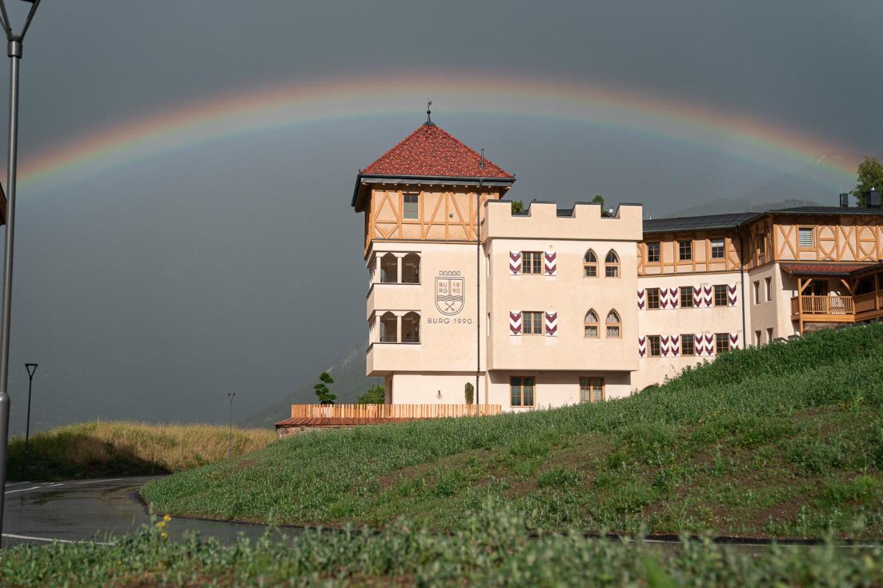 Burg1990 Ladis
